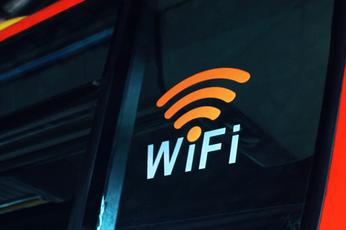 Omada EAP655-Wall vs. UniFi U6-IW: ¿Cuál punto de acceso en pared es el mejor para tu red?